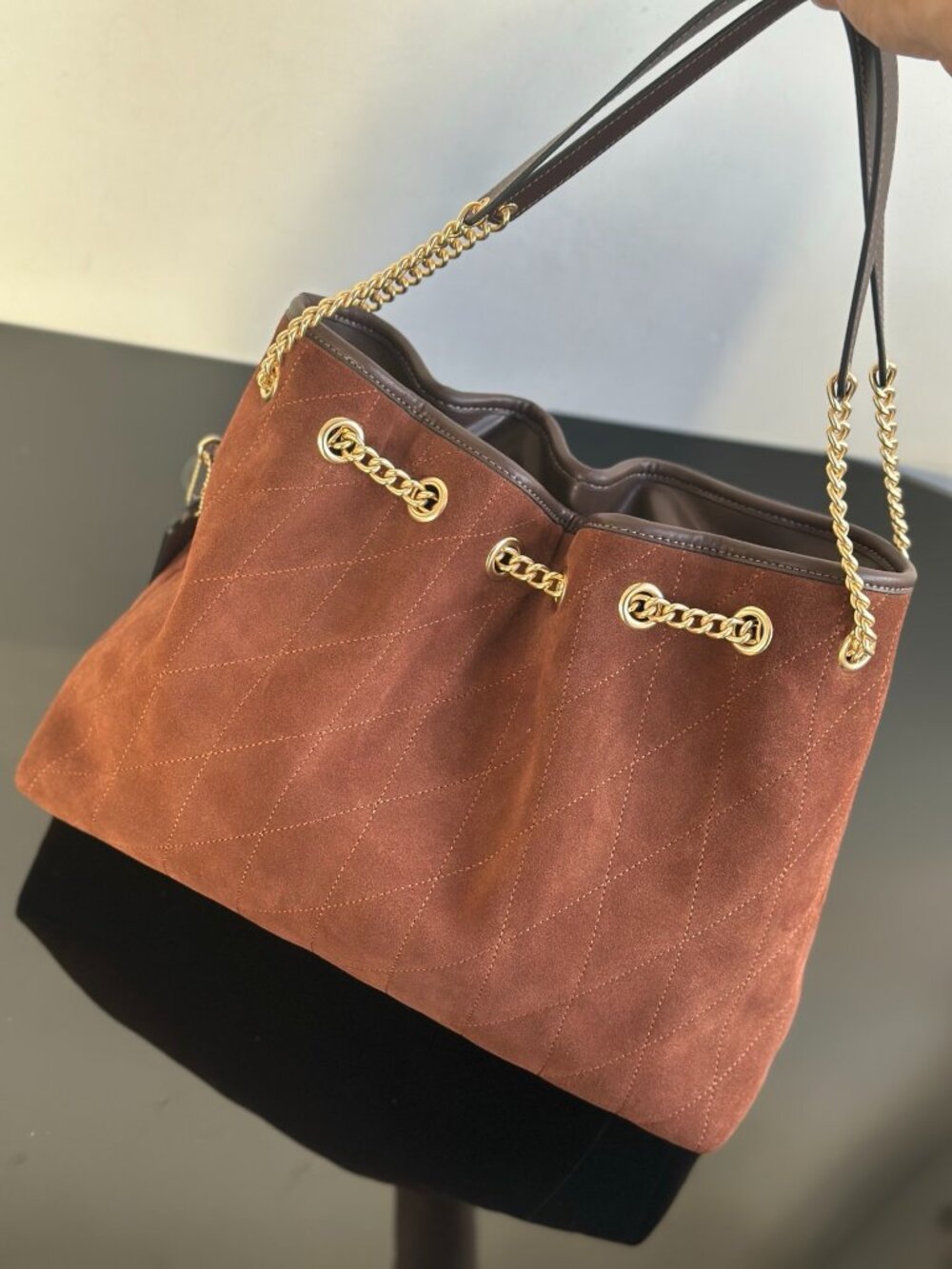 š¤Coach Brown Suede Quilted Chain Drawstring Shoulder Tote Bag - Picture 4 of 9